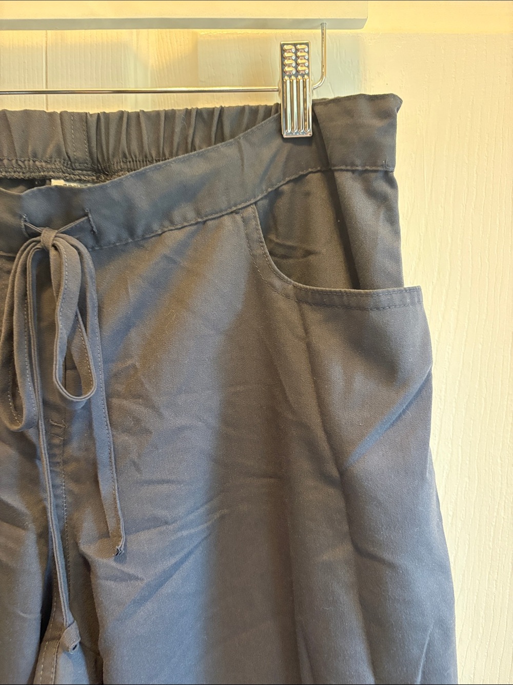 Grey’s Anatomy Grey Drawstring Wide-Leg scrub pants - Picture 4 of 10